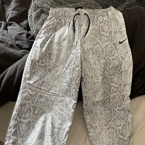 Nike Windbreaker Style Sweat Pants
